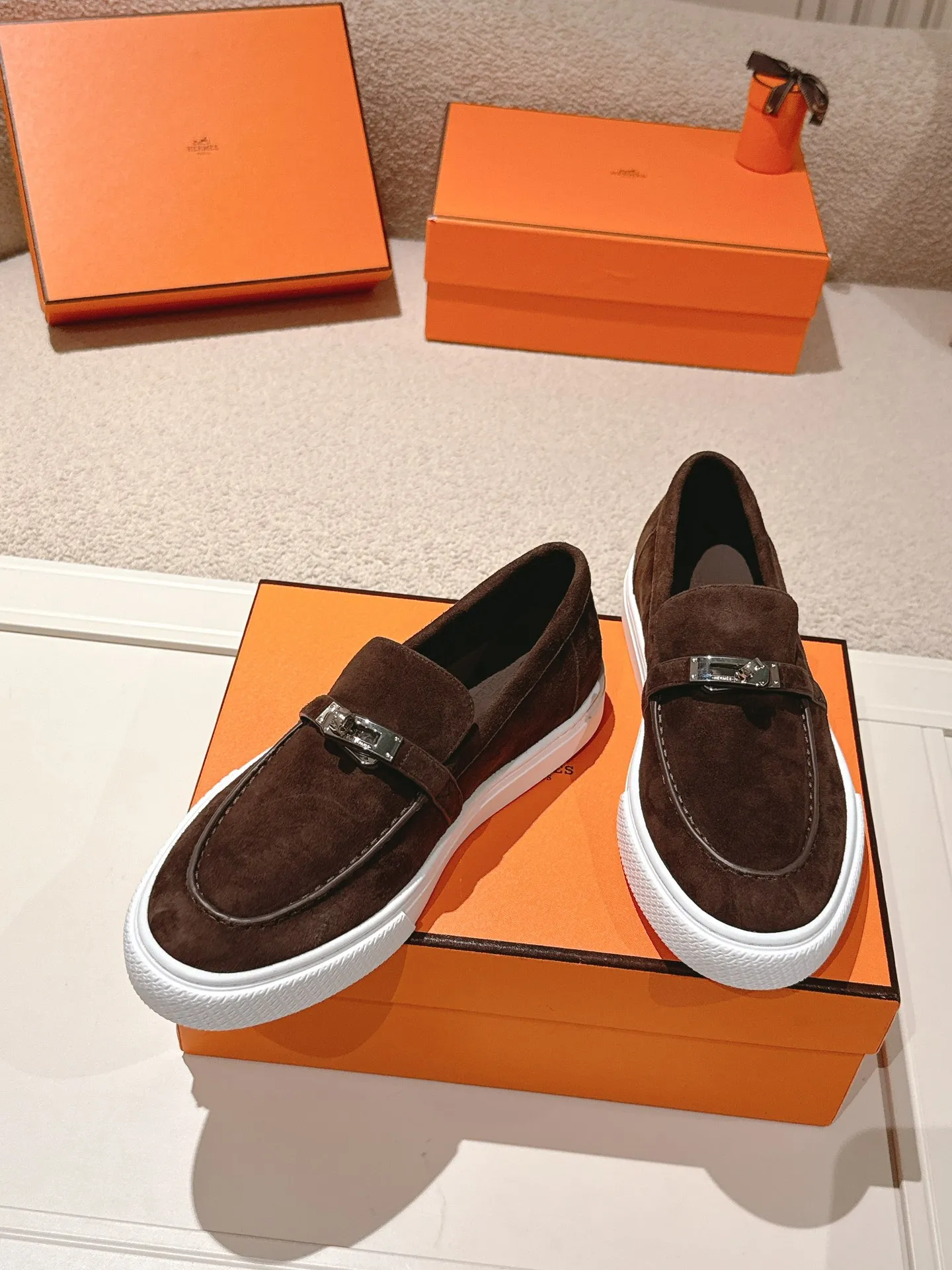 Men's shoes 💰640💰 Hermes# New Kelly buckle thick-soled loafers. Upper: cowhide/suede material. Lining: sheepskin lining. Outsole: exclusive molded outsole. Size: women's size 35-40, men's size 39-45 (female 41/male 46 customized, non-refundable)